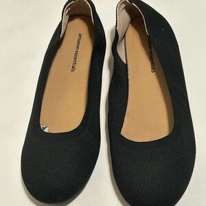 Amazon Essentials Women's Classic Black Flats